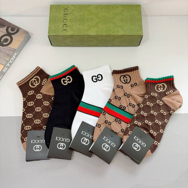 配包装 一盒5双 Gucci 古奇 Ins超火爆小单品男女同款袜子，纯棉面料，潮人必备 ，Gucci 爆款，经典双G袜，个性时尚百搭款，你值得拥有哦