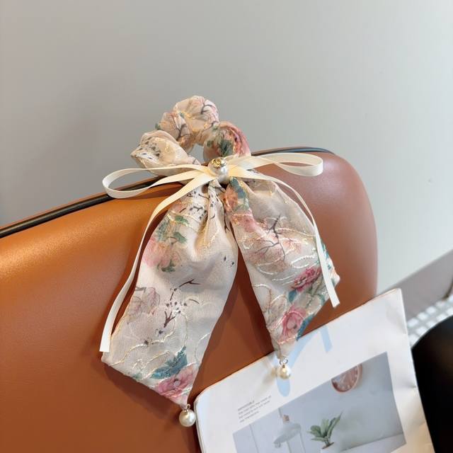 配包装 Chanel 香奈儿复古刺绣马尾发圈 蝴蝶结肠圈，高档韩版小香风皮筋，经典花型设计！