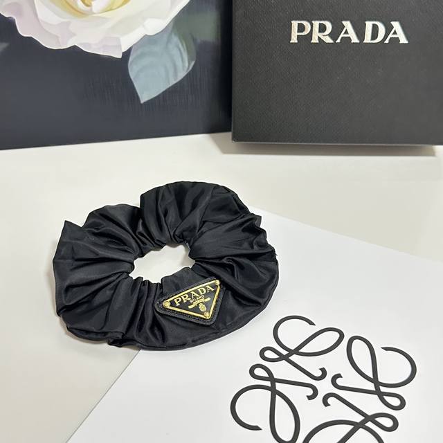 特 单个 配全套包装 prada 普拉达 爆款发圈，专柜款出货 一看就特别高档 超级百搭 必须自留