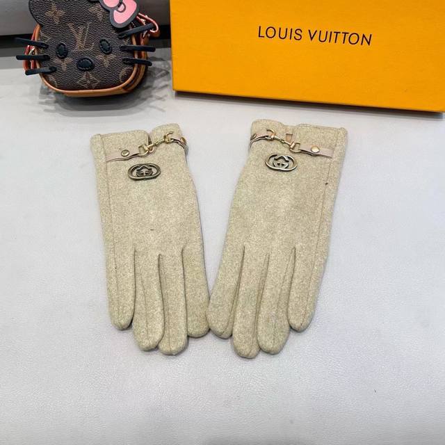 Gucci古奇 专柜新品羊毛手套，时尚手套，秋冬保暖加绒内里，贵妇名媛超级定制，上手超舒适柔软、百搭！均码
