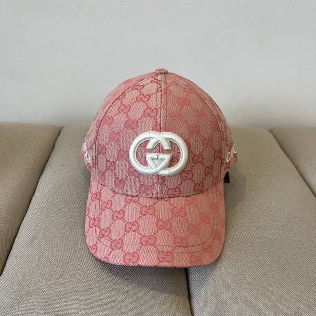 古奇棒球帽Gucci官网新品，棒球帽，原单品质火爆来袭 工艺非常精美 高档大气上档次！低调奢华，方便携带！跑量！