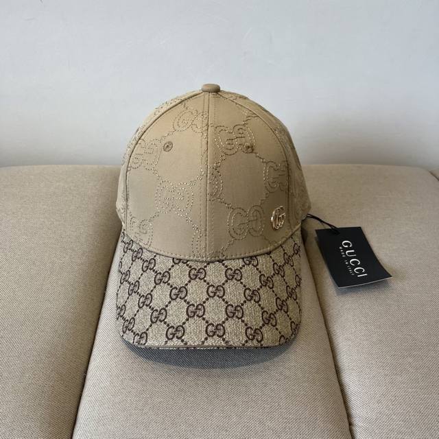 古奇棒球帽Gucci官网新品，棒球帽，原单品质火爆来袭 工艺非常精美 高档大气上档次！低调奢华，方便携带！跑量！