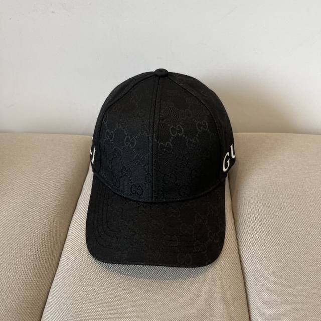 古奇棒球帽Gucci官网新品，棒球帽，原单品质火爆来袭 工艺非常精美 高档大气上档次！低调奢华，方便携带！跑量！