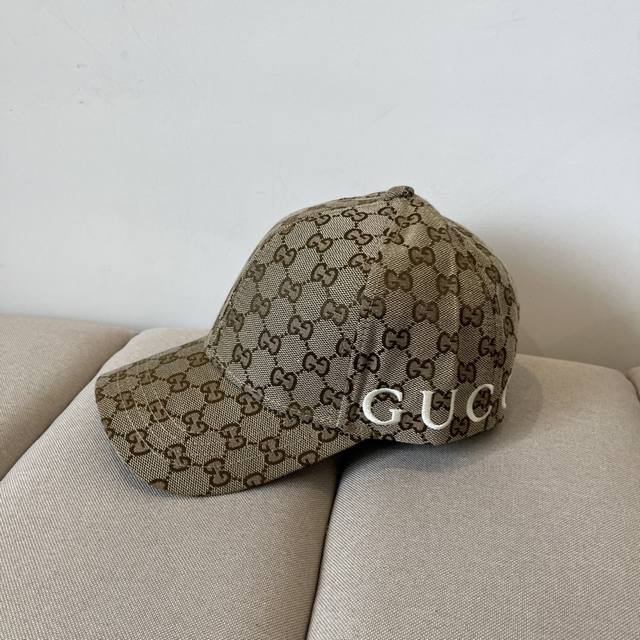 古奇棒球帽Gucci官网新品，棒球帽，原单品质火爆来袭 工艺非常精美 高档大气上档次！低调奢华，方便携带！跑量！