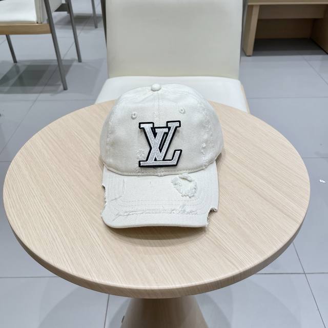 Lv路易威登破洞棒球帽轻盈透气。完美版型，独家实物拍摄，男女适用