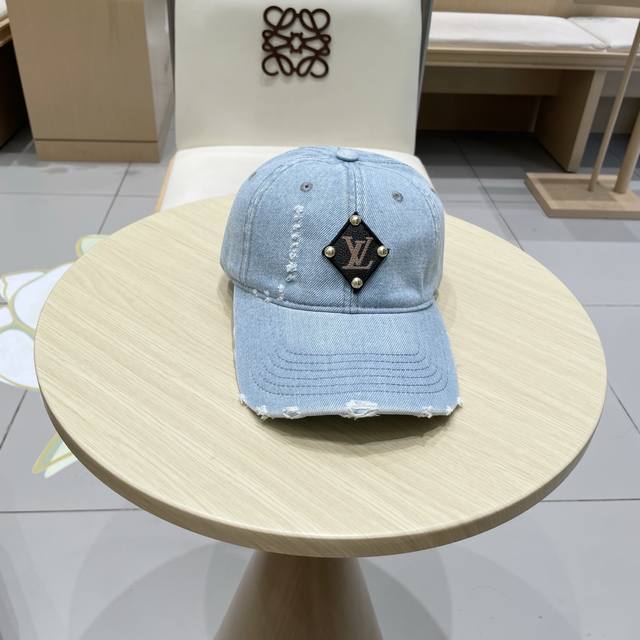 Lv路易威登新款原单棒球帽，Lv牛仔提花，专柜1:1开模订制，原版帆布面料 轻盈透气！质量超赞，基础头围56，贴片可调节。