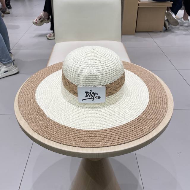 Dior迪奥新款草帽，手工钩织草编帽，大帽檐草帽，遮阳沙滩帽可折叠，携带方便，头围57Cm