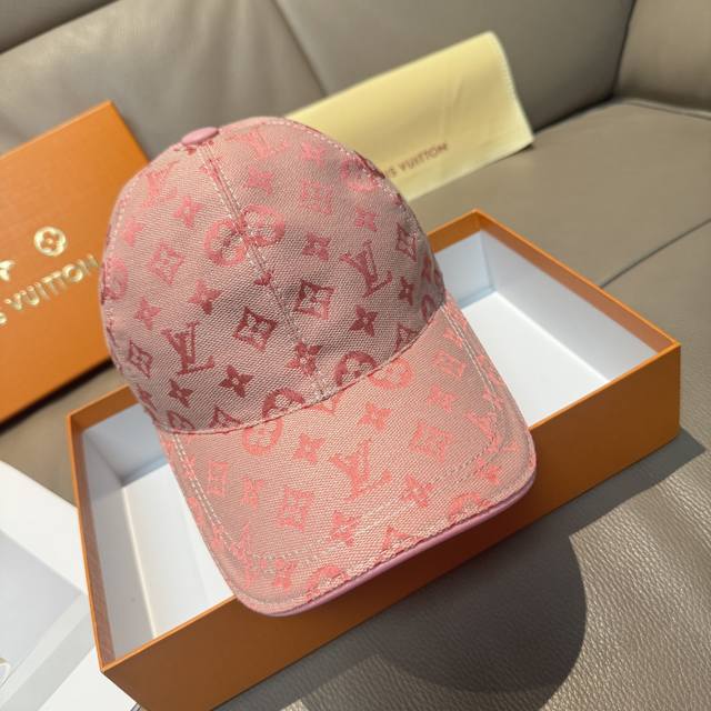 配盒子布袋，Lv路易威登新款原单棒球帽，Lv牛仔提花，专柜1:1开模订制，原版帆布面料+头层牛皮，轻盈透气！质量超赞，基础头围56，贴片可调节。