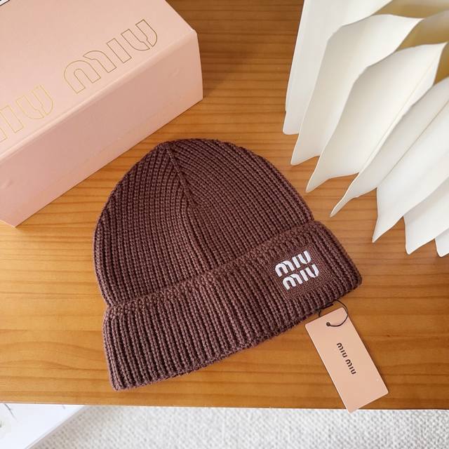Miumiu缪缪专柜爆款针织帽！小红书新品发布，太了，高弹面料 经典色系，男女同款哦
