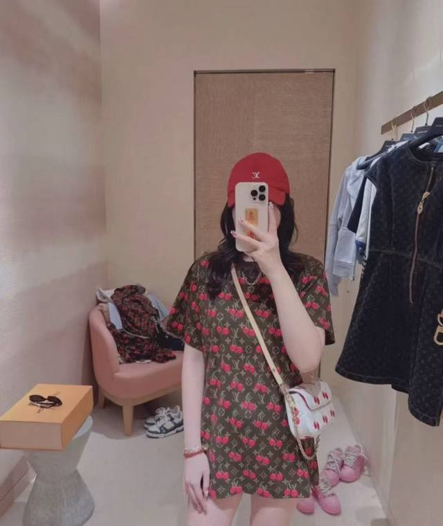 路易威登棒球帽Louisvuitton新款Lv棒球帽，重工打造完美刺绣，高端大气，百搭款男女通用！