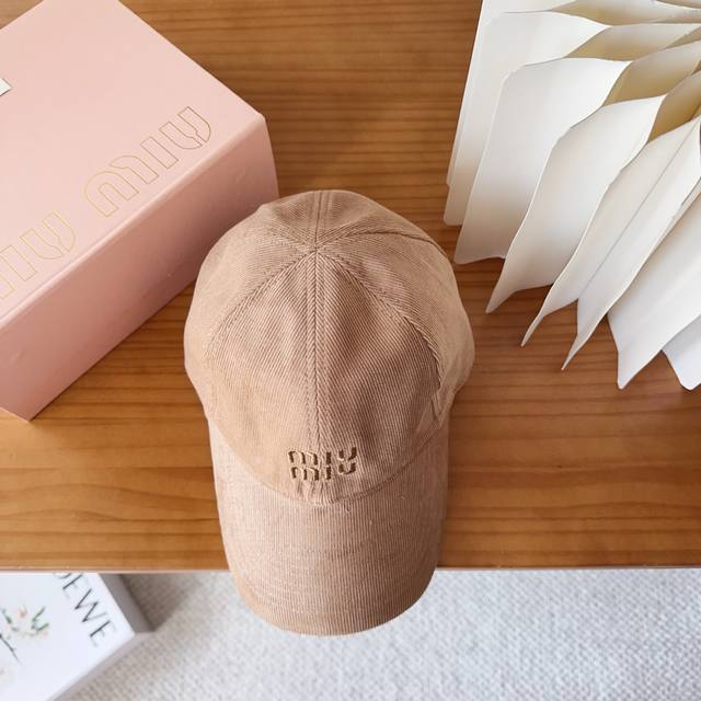 Miumiu 缪缪秋冬新品灯芯绒棒球帽 原单正品开模订制，原版做工细致质量超赞！