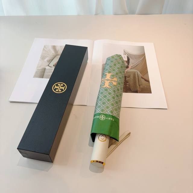 Tory Burch 托里伯奇 三折全自动开收黑胶遮阳防晒 Uv晴雨伞 缩骨遮雨伞 独家首发！给你无与伦比的体验，撑着这样的伞走在街头 时尚指数立刻爆表 原单代