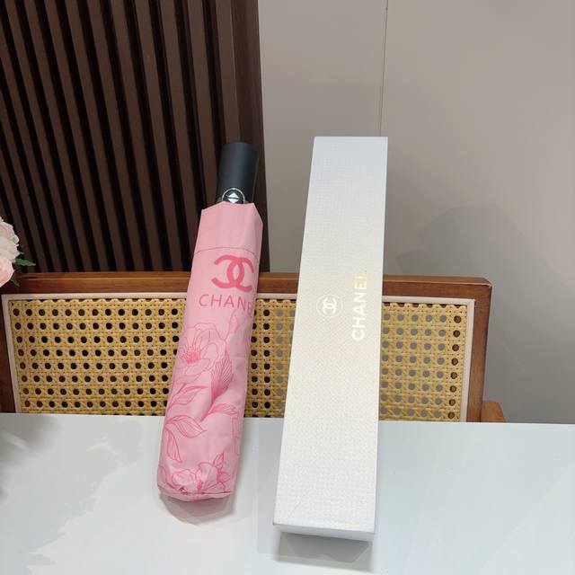 Chanel 香奈儿 经典款 三折手开折叠晴雨伞 做工精细 气质 时尚 炒鸡好看！防紫外线 人手必备 ！