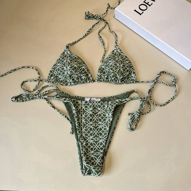 罗意威Loewe新款比基尼泳衣适合多种场景的游泳衣♀海边 游泳池 温泉 水上乐园 漂流都可以内搭外穿也完全可以 面料：透气舒适。速干弹性的游泳衣更加帖肤易清洗