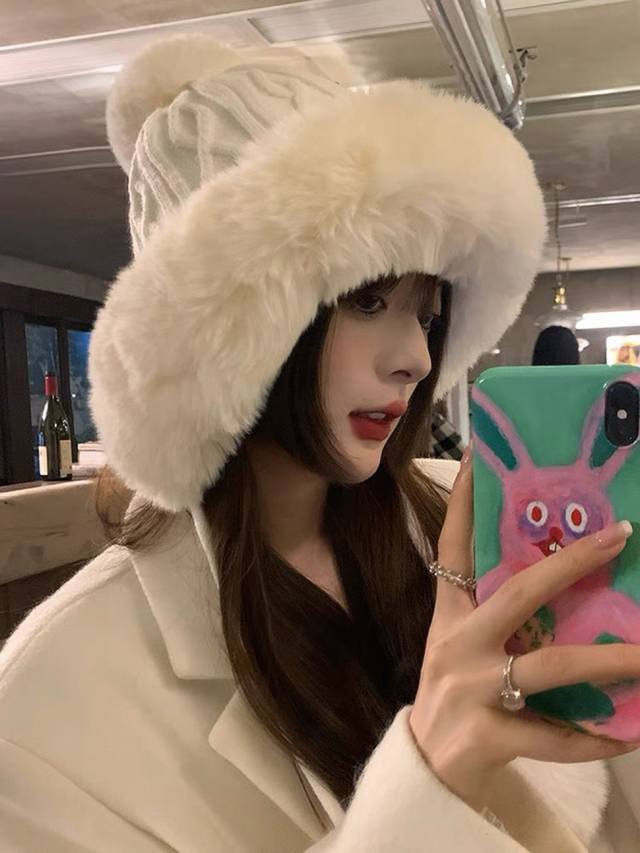 Dior迪奥加厚加绒保暖护耳针织帽子女秋冬显脸小毛线帽防寒骑车雷锋帽