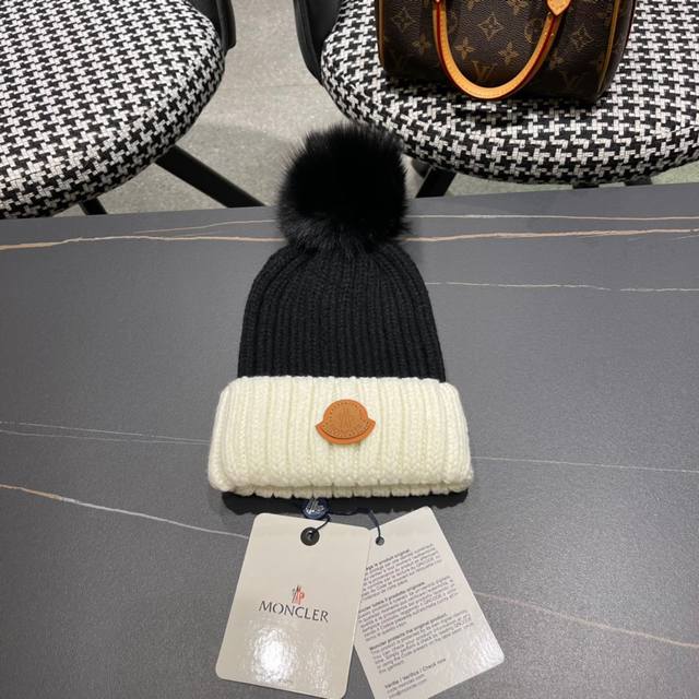 蒙口Moncler高品质狐狸毛球针织兔羊毛毛线帽 超经典不过时的一款秋冬冷帽 懂货的小姐姐必入款，帽型质量市场都有超多版本 唯有这款一直屹立不倒，上头真心好看，