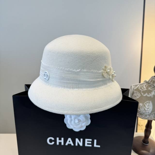 白色 Chanel香奈儿新款秋冬羊毛盆帽，百分百羊毛面料%、头围57Cm