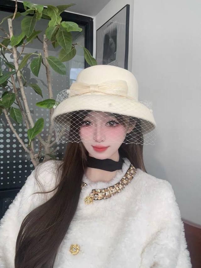 白色 Chanel香奈儿新款秋冬羊毛盆帽，进口麻纱百分百羊毛面料%、头围57Cm
