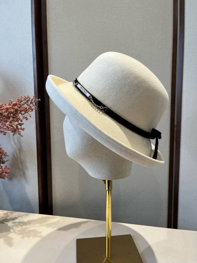 白色 Dior迪奥新款秋冬羊毛盆帽，百分百羊毛面料%、头围57Cm