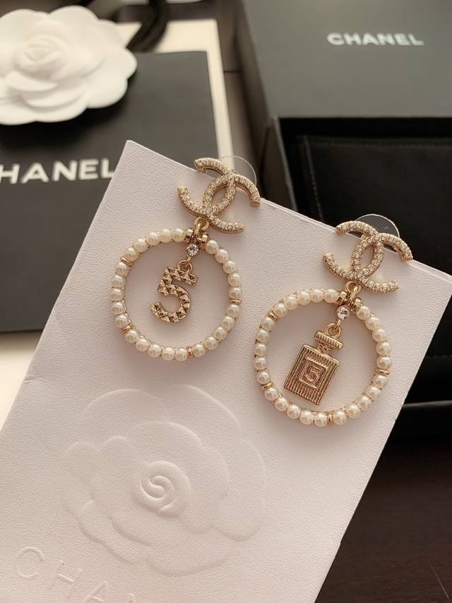 Ch*Nel 爆款香水瓶耳环 一致黄铜材质