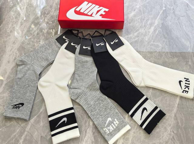 特 配专柜包装 Nike 耐克 新款中长款堆堆袜袜子！一盒五双，专柜同步筒袜袜子，大牌出街，潮人必备超好搭。