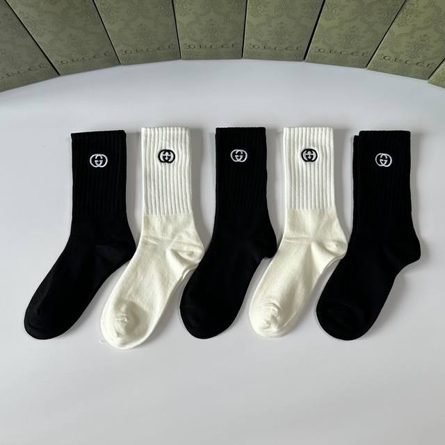 特 配专柜包装 Gucci 古驰 新款羊绒中长款堆堆袜袜子！一盒五双，专柜同步筒袜袜子，大牌出街，潮人必备超好搭。