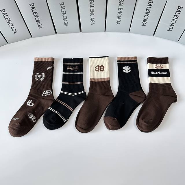 特 配专柜包装 Balenciaga 巴黎世家 新款中长款堆堆袜袜子！一盒五双，专柜同步筒袜袜子，大牌出街，潮人必备超好搭