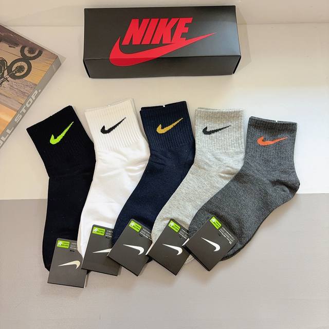 配包装 一盒5双 新款 Nike 耐克 高版本中筒短袜 超柔软面料 专柜同步男款袜子 抗菌防臭吸汗透气百搭款！