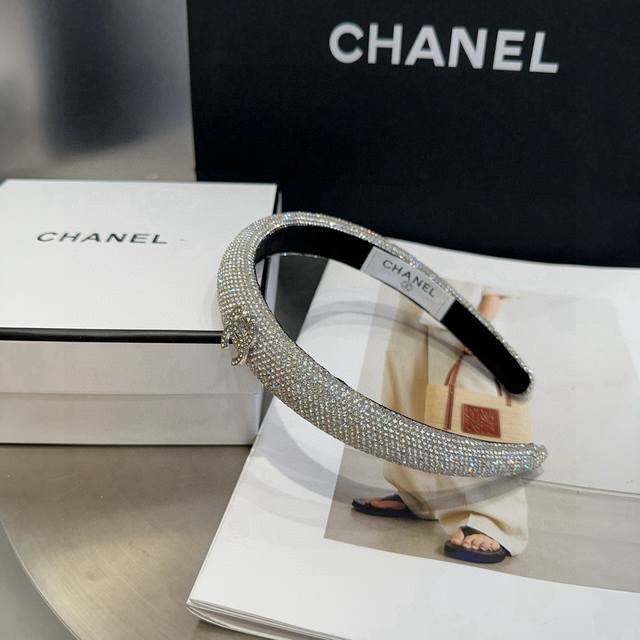 配包装盒 Chanel 香奈儿 新款小香发箍，闪亮的小钻石，实在太美了！女神必入哦