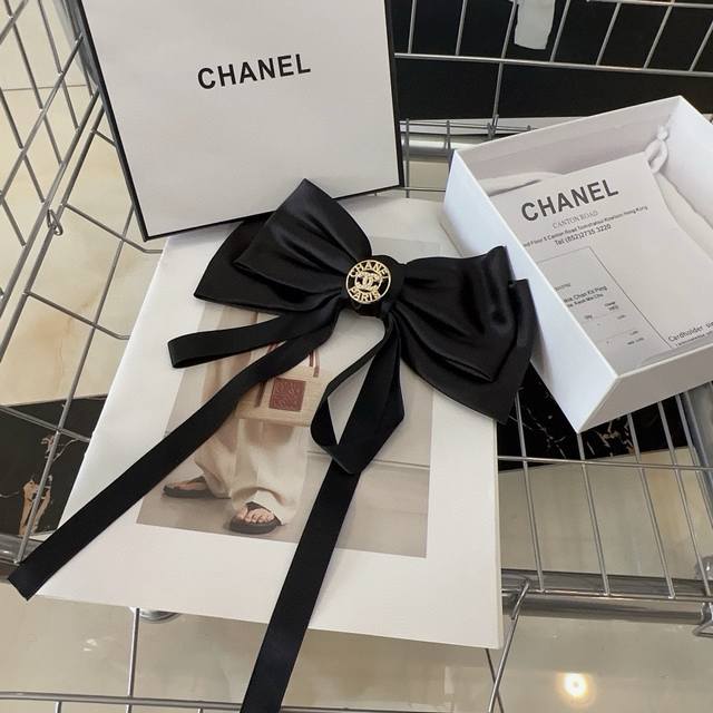 配包装盒 Chanel 香奈儿 最新爆款长尾织带弹簧顶夹，质量超级的好！精致优雅的小姐姐看过来，非常值得入手一款