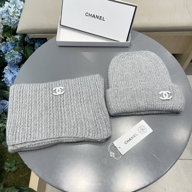 香奈儿Chanel 套装淑女款帽子围巾套装 70%兔绒+30%羊毛材质保暖又时尚，更显时尚高端大气