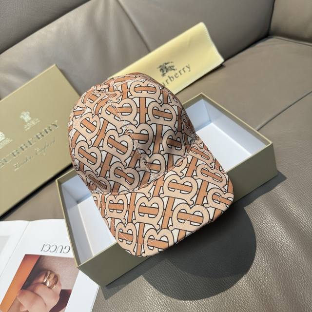 配盒子布袋，Burberry 巴宝莉 最新款棒球帽，正品开模订制，全新Tb图纹，原版印花面料，做工细致无瑕，原厂品质，独家实物拍摄，拼手速哦！