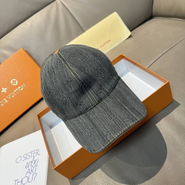 配盒子布袋，Lv 路易威登 新款原单棒球帽，大Logo压花，1:1开模订制，原版牛仔布料，做工细致完美，质量超赞，基础头围56，贴片可调节。