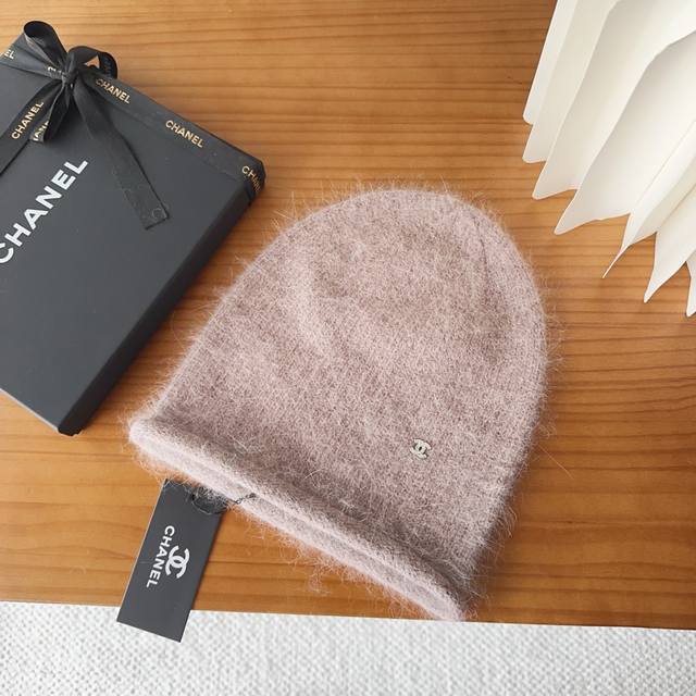 香奈儿官网发布，Chanel 小香爆款针织帽！小红书新品发布，太了，高弹面料 经典色系，男女同款哦