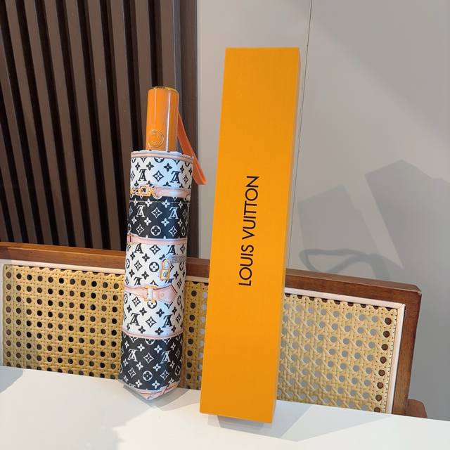 Louis Vuitton 路易威登 新款 链条 三折自动折叠晴雨伞 新涂层技术深色伞面 拥有令人惊喜的遮光效果！2色