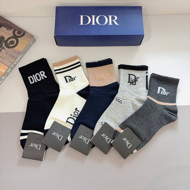 配包装 一盒5双 Dior 迪奥 新款字母男款中筒袜子！爆款专柜同步袜子，大牌出街，潮人必备超好搭