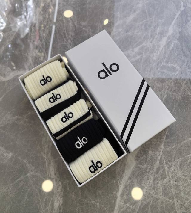 特 配包装 Alo 新款双针刺绣中长筒款堆堆袜袜子！一盒五双， 专柜同步筒款袜子，大牌出街，潮人必备超好搭