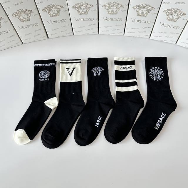 特 配专柜包装 Versace 范思哲 新款中长款堆堆袜袜子！一盒五双，专柜同步筒袜袜子，大牌出街，潮人必备超好搭