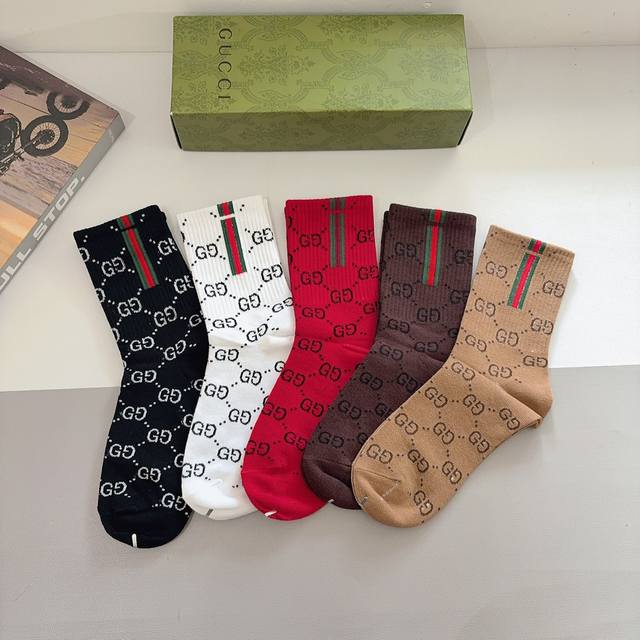 配包装 一盒5双 Gucci 古奇 Ins超火长筒袜子、纯棉面料，潮人必备 ，经典双G字母，个性时尚百搭款！