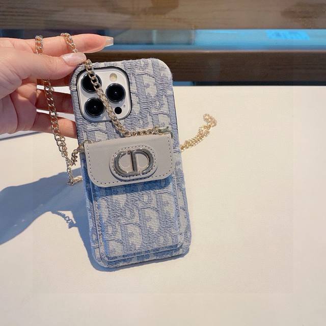 迪奥Dior卡包斜挎手机壳 搭配链条 立马变成时尚达人 Iphone16系列更新 型号：为了不出现报错型号，请打开本机查看手机设置显示的型号 Iphone16p