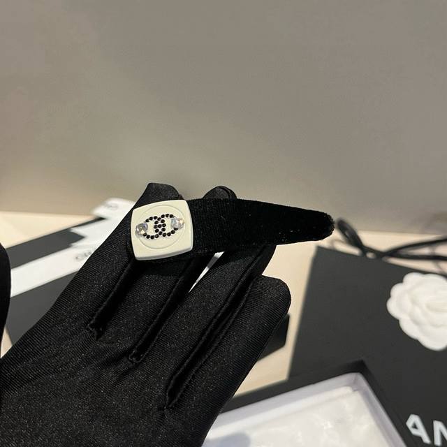 Chanel香奈儿发夹