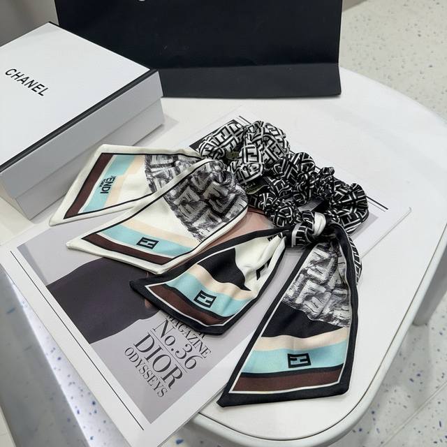 配包装盒 Fendi 芬迪 新款F飘带发圈，复古气质美，简约百搭，小姐姐闭眼入