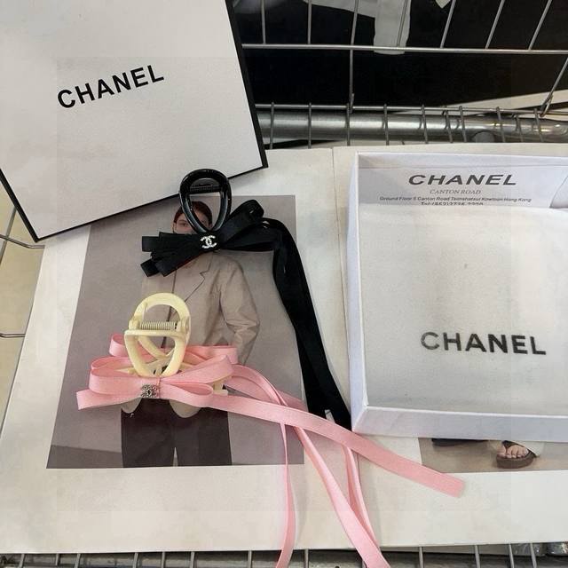 配包装盒 Chanel 香奈儿 最新款小香抓夹，时尚潮品，名媛范儿十足！实物更好看，小仙女必备