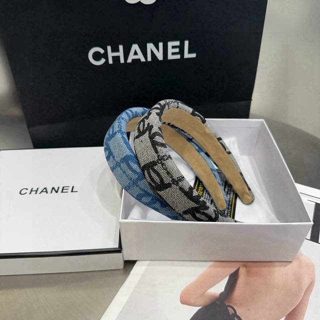 配包装盒 Chanel 香奈儿 最新款小香牛仔布发箍，超级好看！名媛范儿十足，小仙女必备