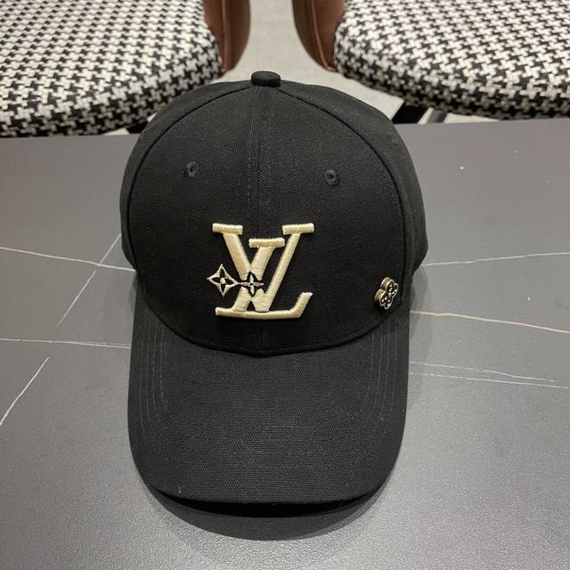 Lv路易威登新款棒球帽风街头风十足 更符合现在时尚小哥哥小姐姐的Style，