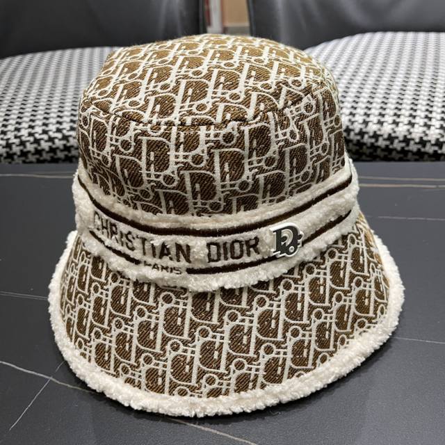 Dior 迪奥 新款原单秋冬款毛绒渔夫帽， 精致純也格调很有感觉，很酷很时尚，质量超赞