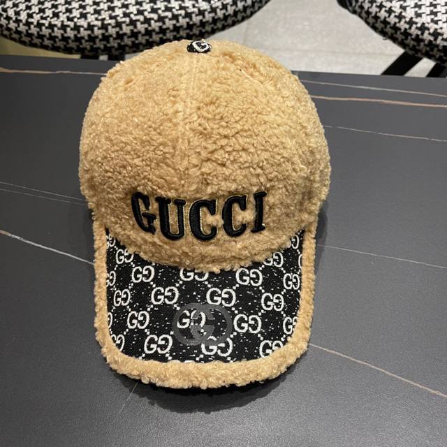 古奇棒球帽Gucci官网新品秋冬新款毛绒棒球帽，原单品质火爆来袭 工艺非常精美 方便携带！跑量！