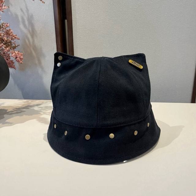 缪缪Miumiu春夏款猫耳朵柳丁渔夫帽，纯棉面料，做工高级，头围57Cm