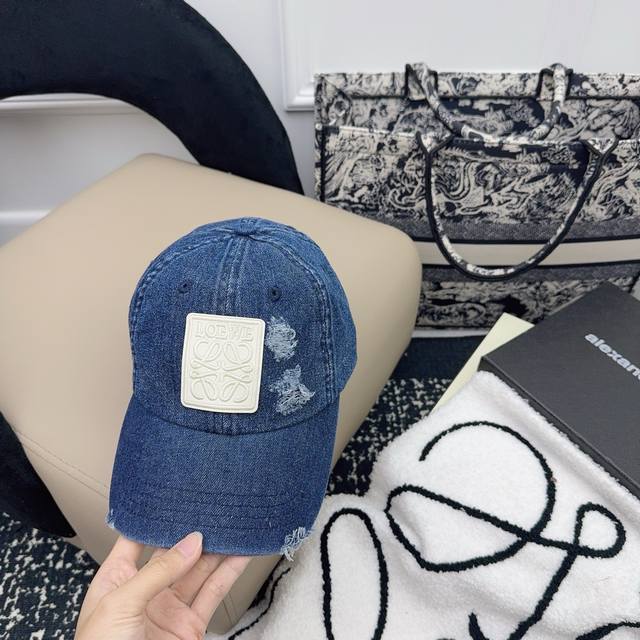 Loewe 新款牛仔蓝棒球帽 高品质洗水工艺 手工裁剪设计 100%纯棉！