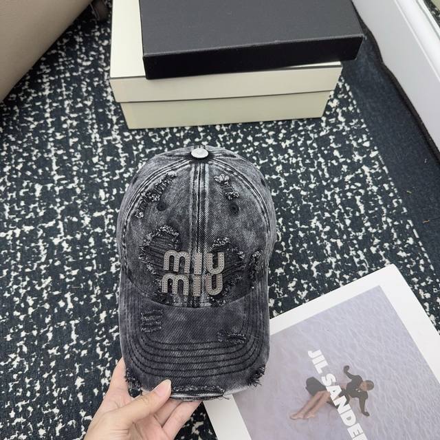Miu Miu 甜酷牛仔棒球帽 秋冬复古气质十足！
